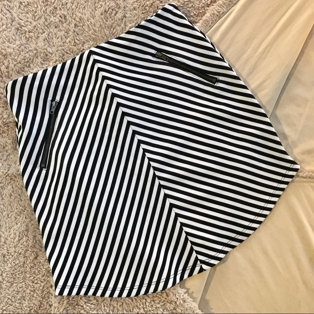 Skirt, black & white, size M